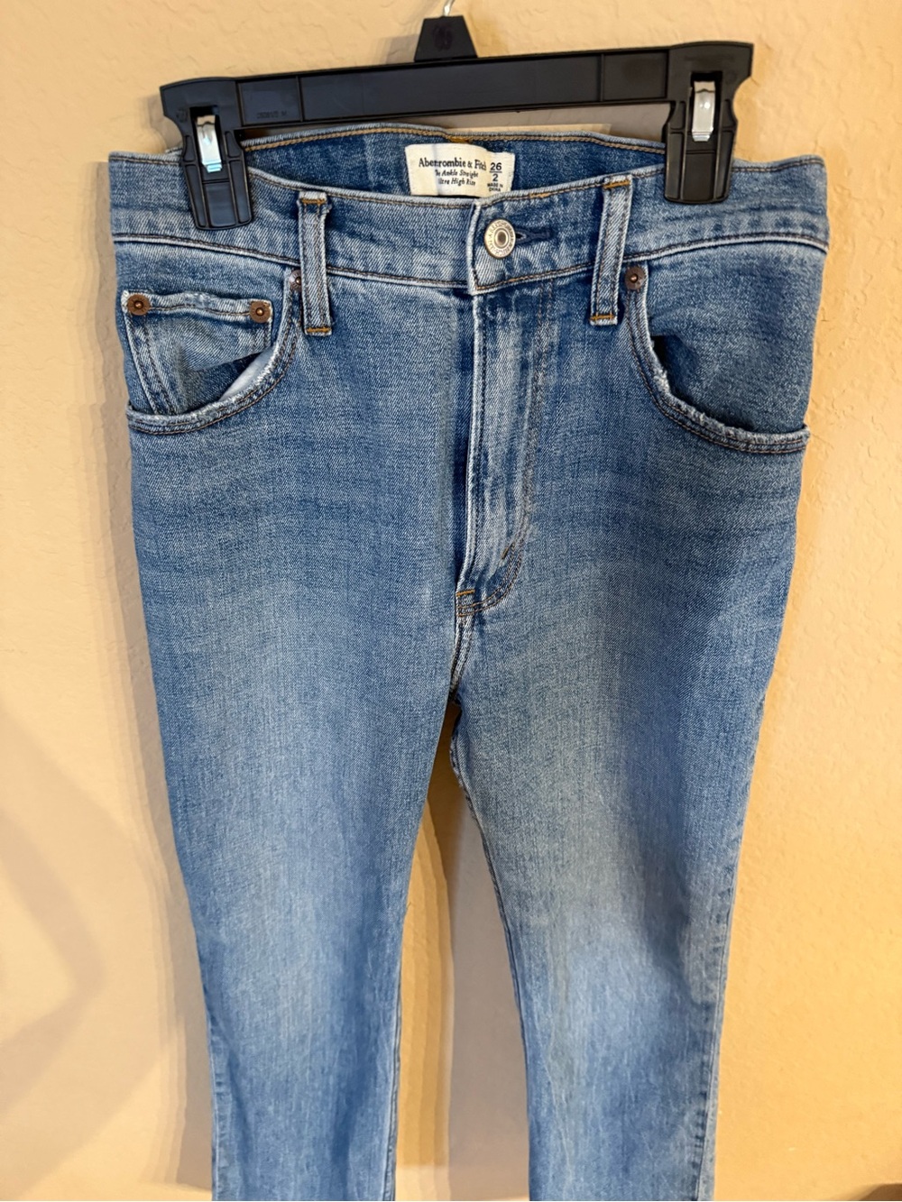 Abercrombie & Fitch Ultra High Rise Straight Leg Jeans Size 26